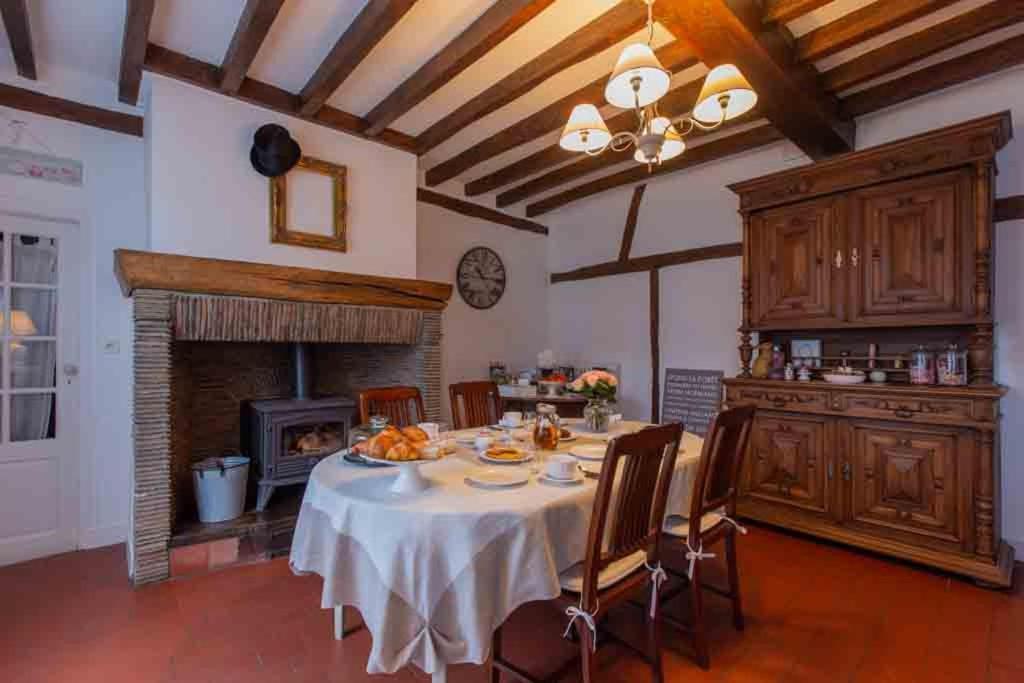 Couette & Confitures Bed & Breakfast Nojeon-en-Vexin Exterior photo